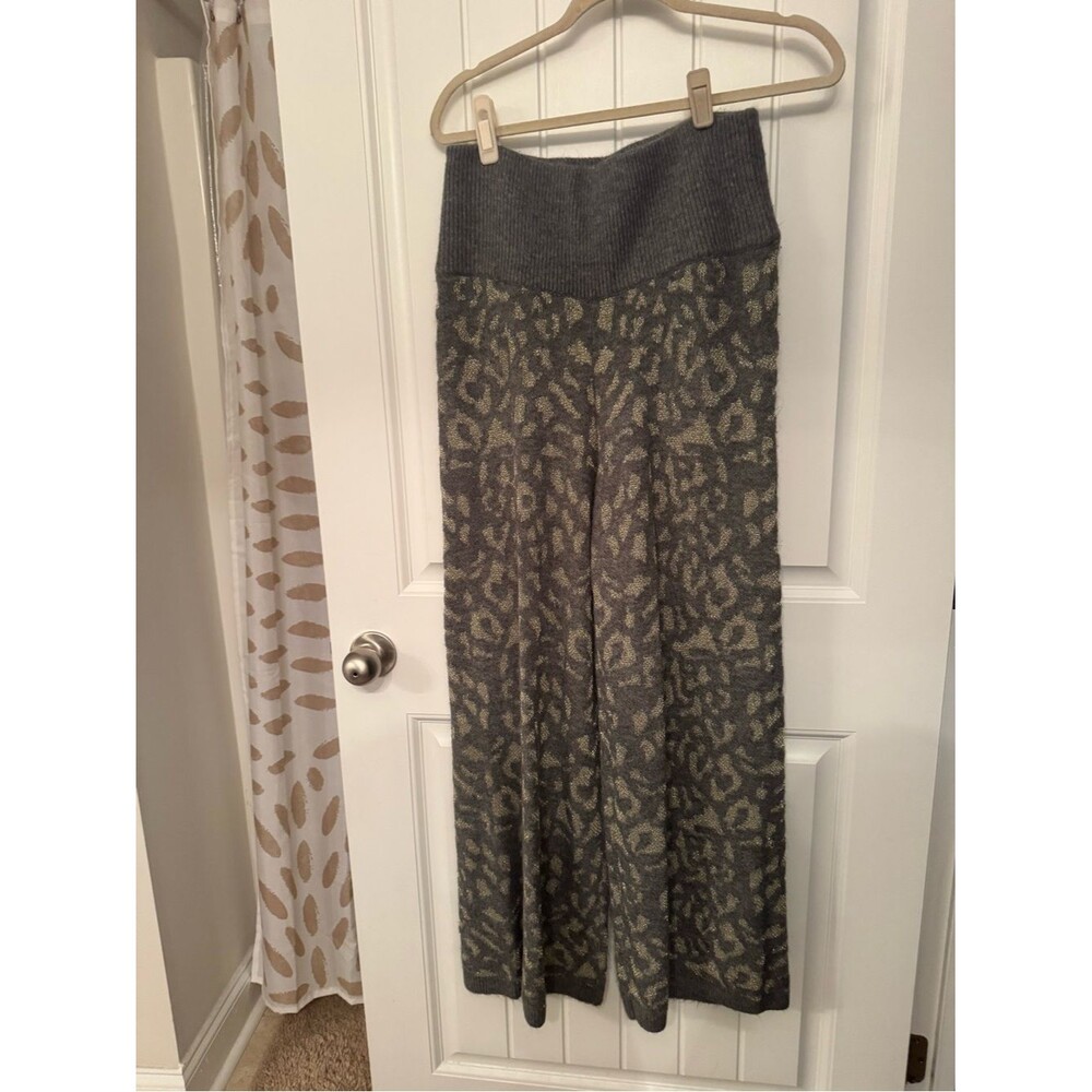 Cozy V-Neck Leopard Print Sweater - Gray & Cream - Picture 3 of 5